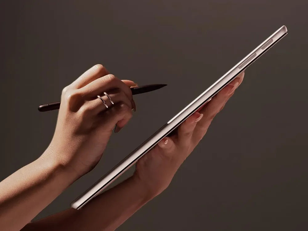 Microsoft Surface Pro (alimentatore non incluso) | Copilot+ PC | 13” Touchscreen | Snapdragon® X Plus | 16GB RAM | 512GB SSD | Ultimo modello 11esima edizione | Nero